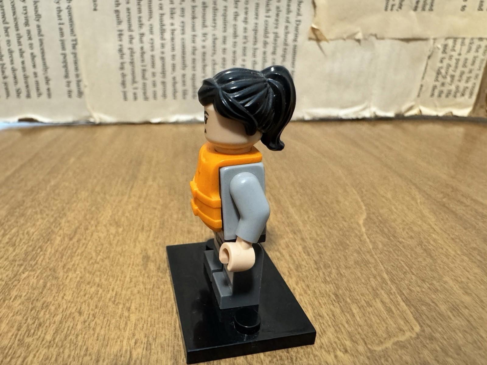 Yaz LEGO Minifigure 76942 Orange Life Jacket Jurassic World Figure