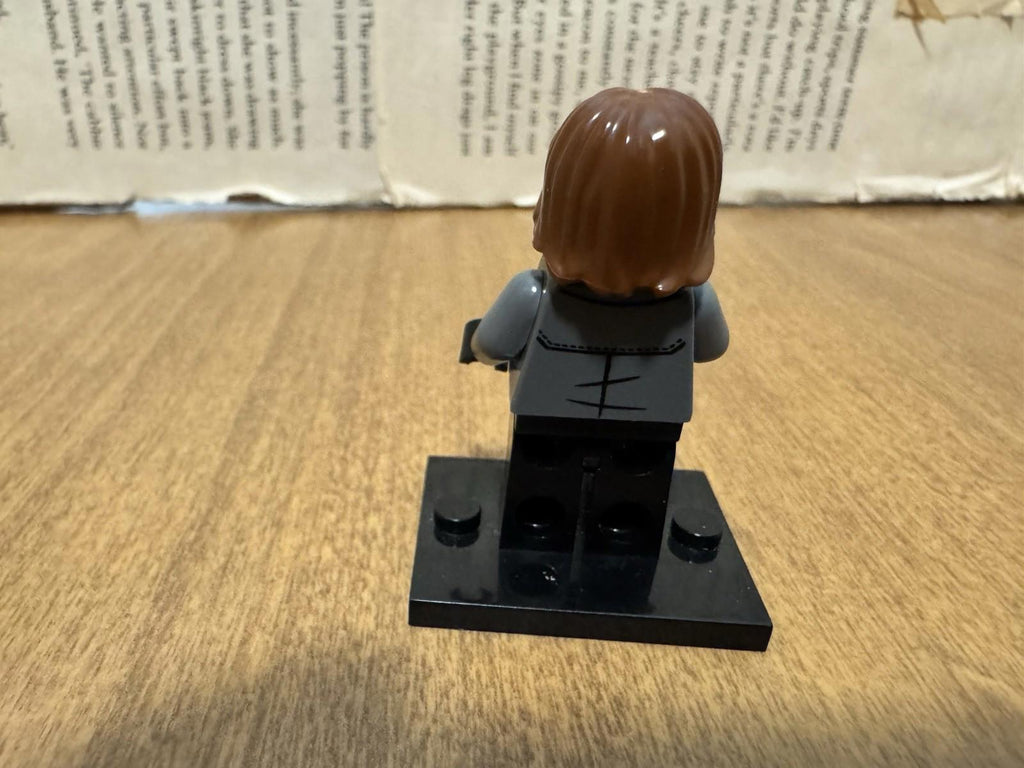 LEGO JURASSIC PARK / WORLD RAINN DELACOURT MINIFIGURE jw077 76945 w/DART GUN