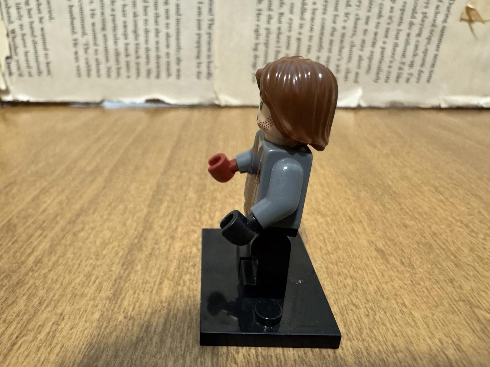 LEGO JURASSIC PARK / WORLD RAINN DELACOURT MINIFIGURE jw077 76945 w/DART GUN